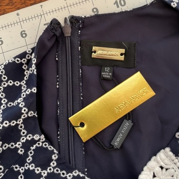 New Alexia Admor navy with lace eyelit pattern dress - Picture 5 of 10